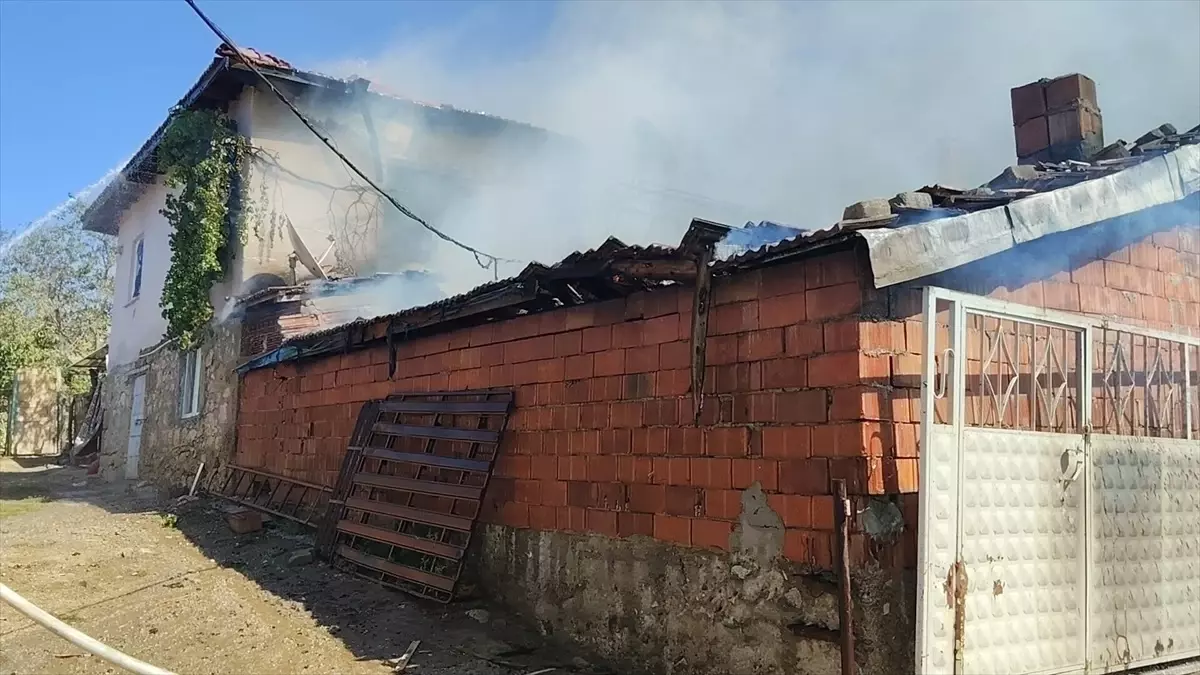 ivrindide ev yangini kontrol altina alindi EDxqp19l