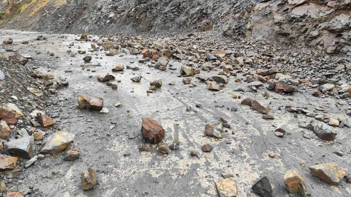 batmanda siddetli yagis heyelana neden oldu GWTXNdIb.jpg