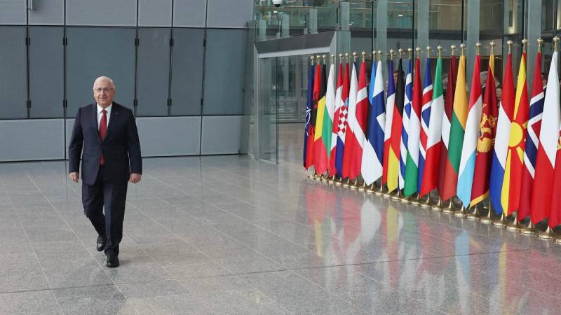 mill savunma bakani guler nato toplantisinda tsknin gazzede kurulacak gorev gucunde yer almaya hazir oldugunu soyledik 4DrbTbHV.jpg