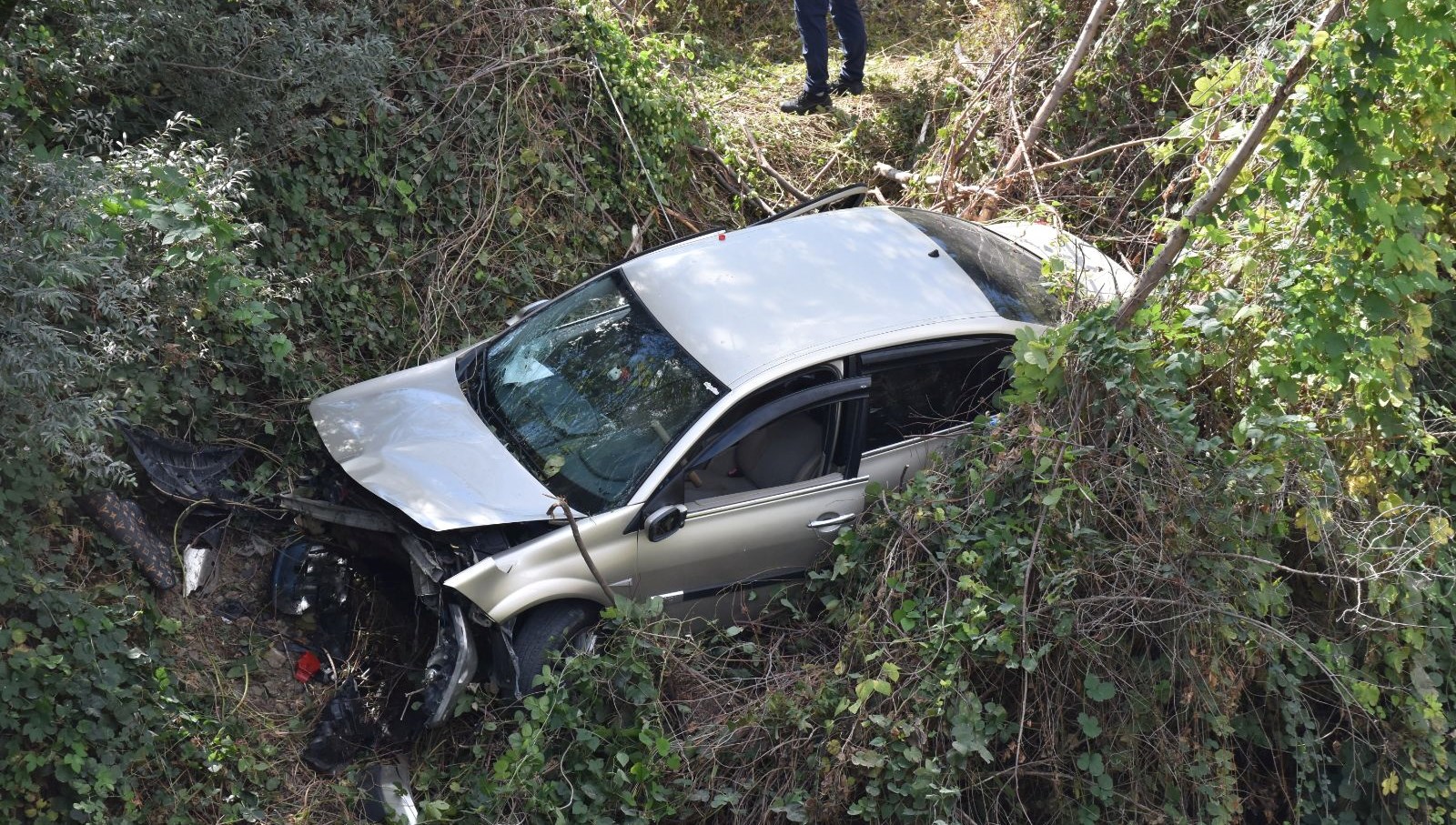 tekerlegi kopan arac dere yatagina uctu rCyhZfXp