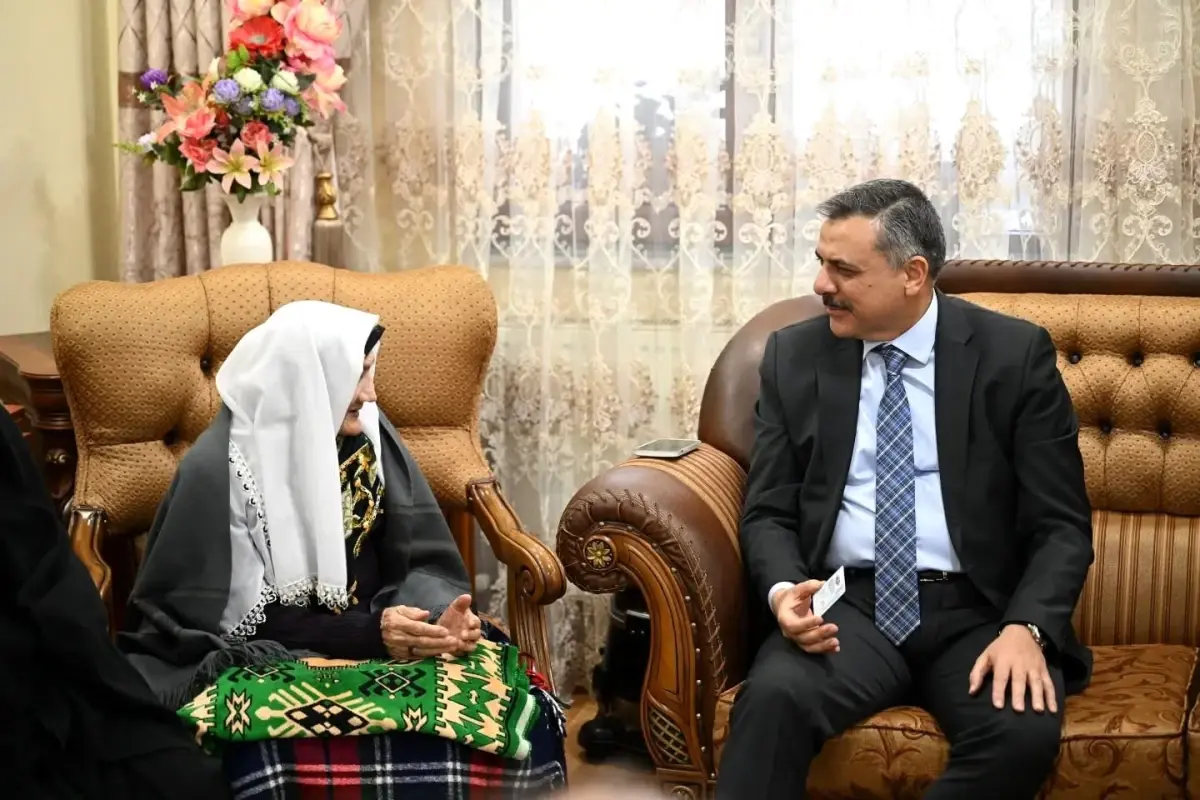 vali mustafa ciftci 95 yasindaki sahteret nineyi ziyaret etti XJEjKCAF