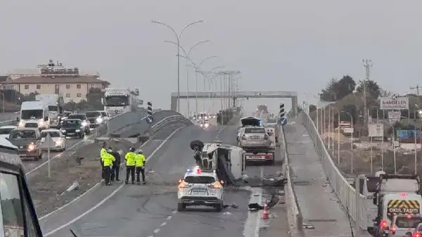 hatayda feci kaza minibus ile otomobil carpisti cok sayida yarali var NJpehND4.jpg