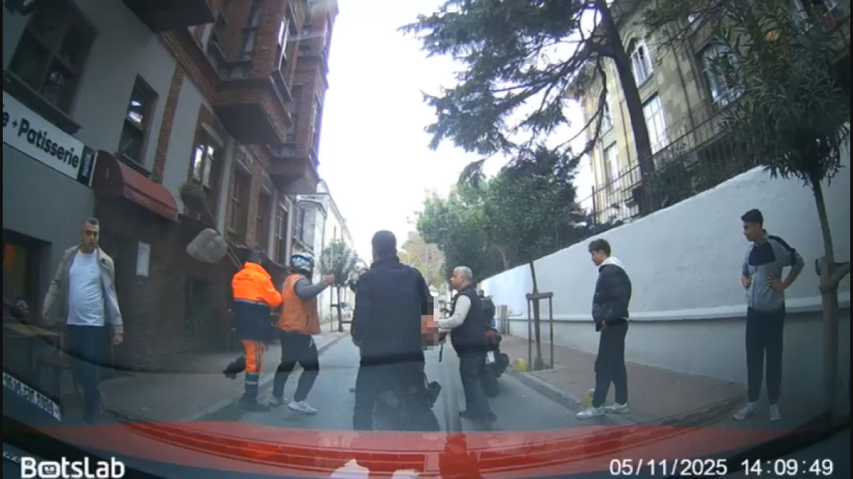 istanbulda motosikletlilerin sopali kavgasi kamerada WcWvAJQ5.jpg