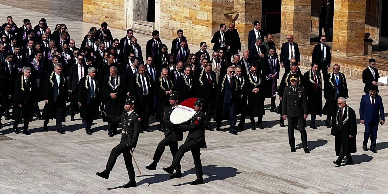 Anayasa Mahkemesi Heyeti Anıtkabir’i Ziyaret Etti