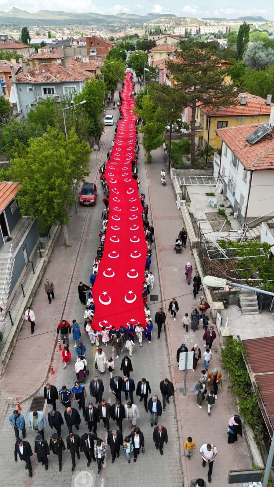 Avanos’ta 19 Mayıs Kutlamaları: Dev Türk Bayrağı 135 Metreyle Gururla Taşındı