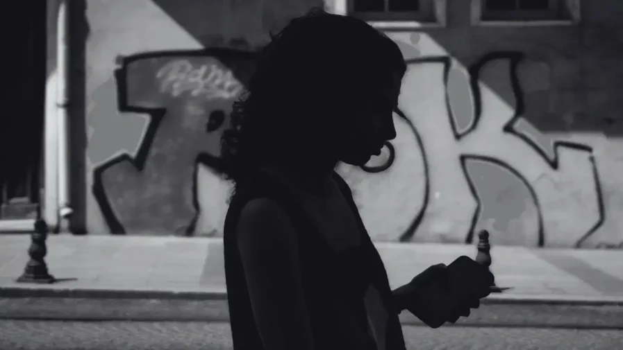 Akıllı Telefon Kullanımı Artarken Telefon Boynu Sendromu Riski Yükseliyor