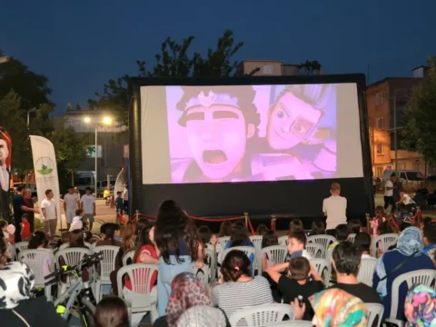 Bursa osmangazide cocuklarin sinema keyfi devam ediyor SM4bW5Qb