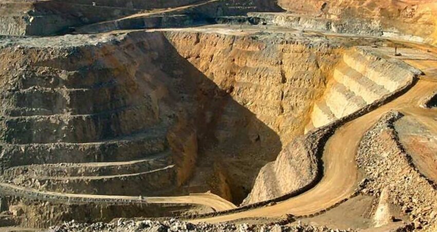 Kitanin en buyuk madeni aciliyor tam 159 milyon ton U7OFba4M